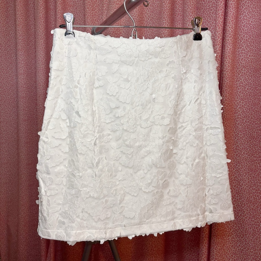 Esley White 3D Floral Appliqué Mini Skirt